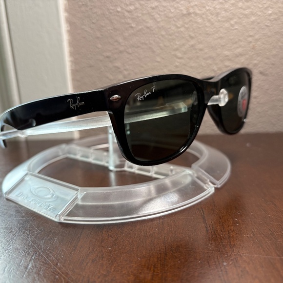 Ray-Ban New Wayfarer Classic polarized sunglasses (RB2132) - Picture 2 of 11